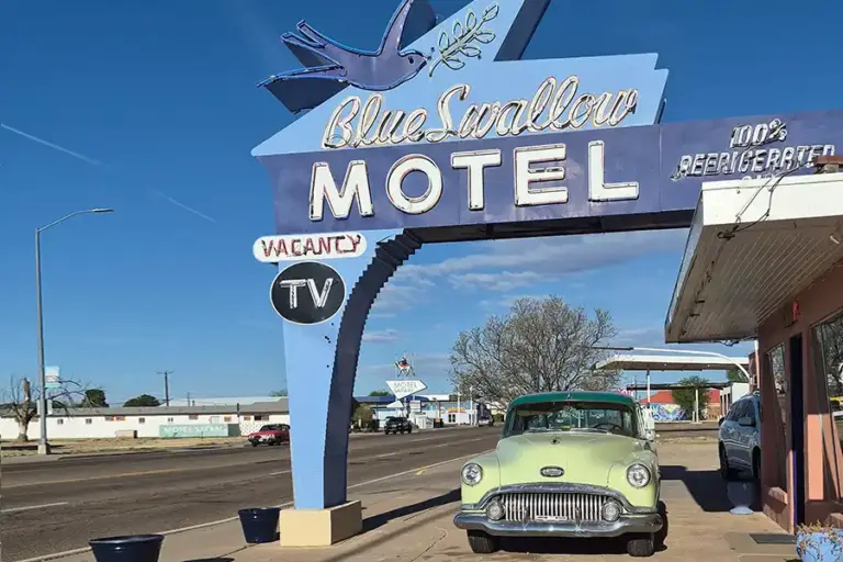 Blue Swallow Motel