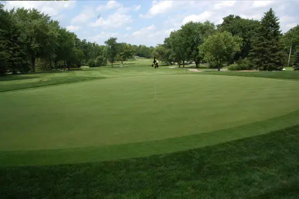 Old Oak Country Club Feature